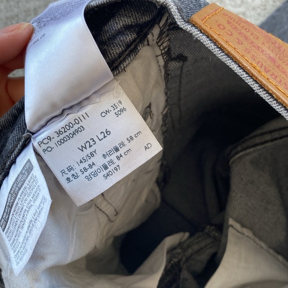 Levi’s 501 Jeans - Picture 9 of 9